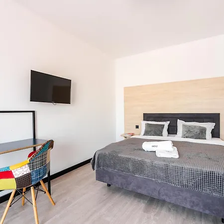 Ind.u Aparthotel *
